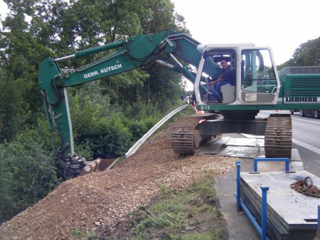Bergung LKW und Bagger, Abtragen verseuchtes Erdreich